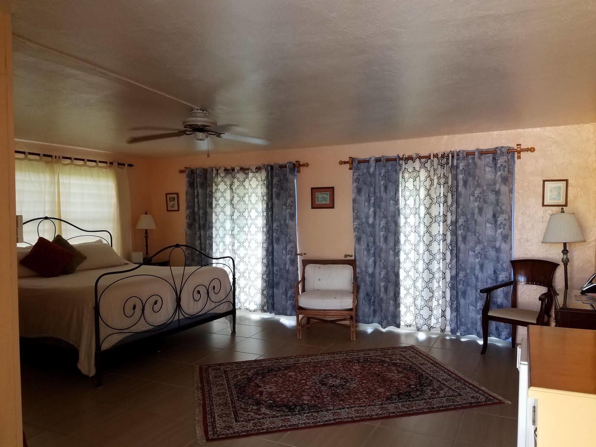 Carringtons Inn Saint Croix Екстериор снимка