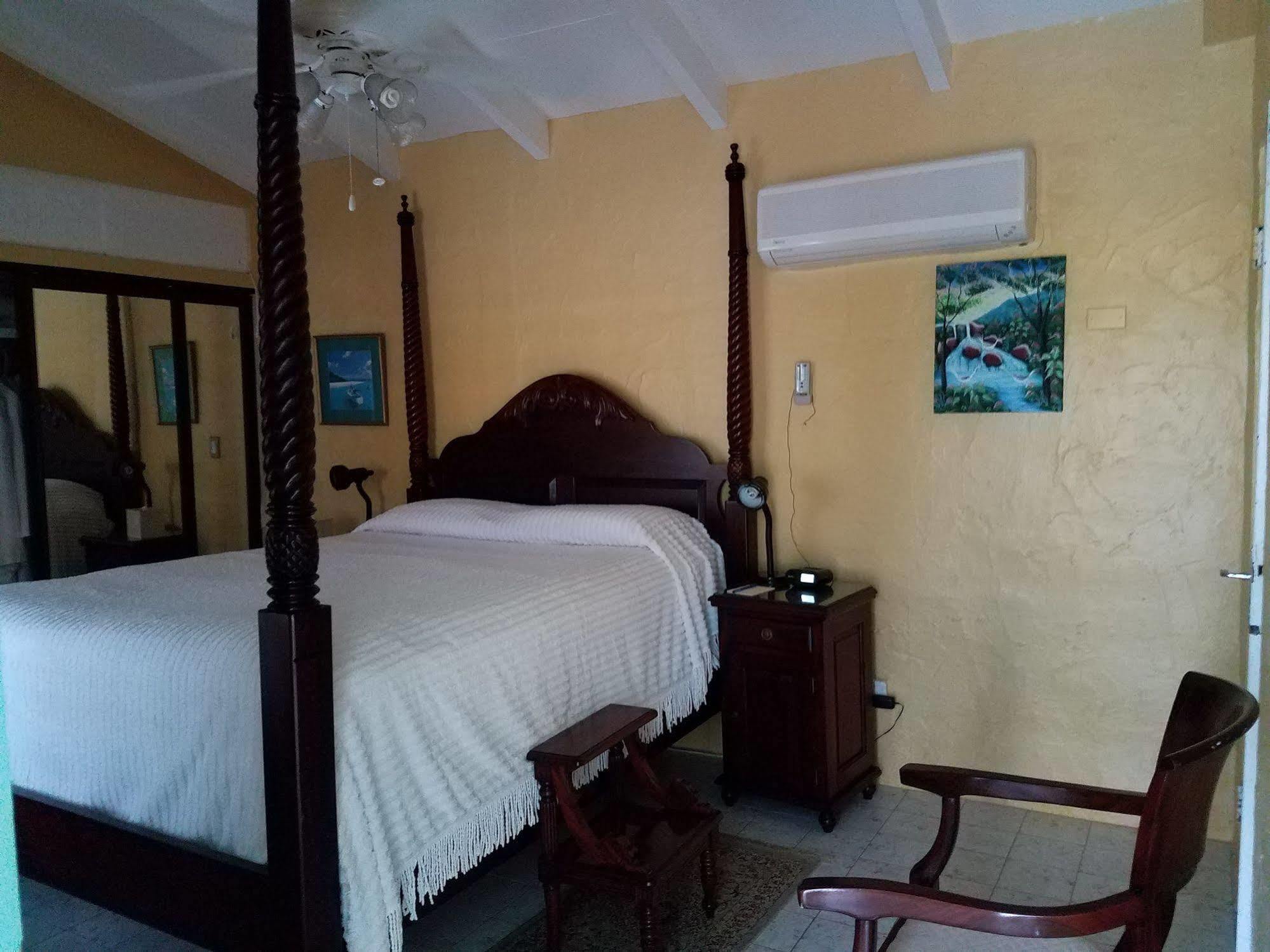 Carringtons Inn Saint Croix Екстериор снимка