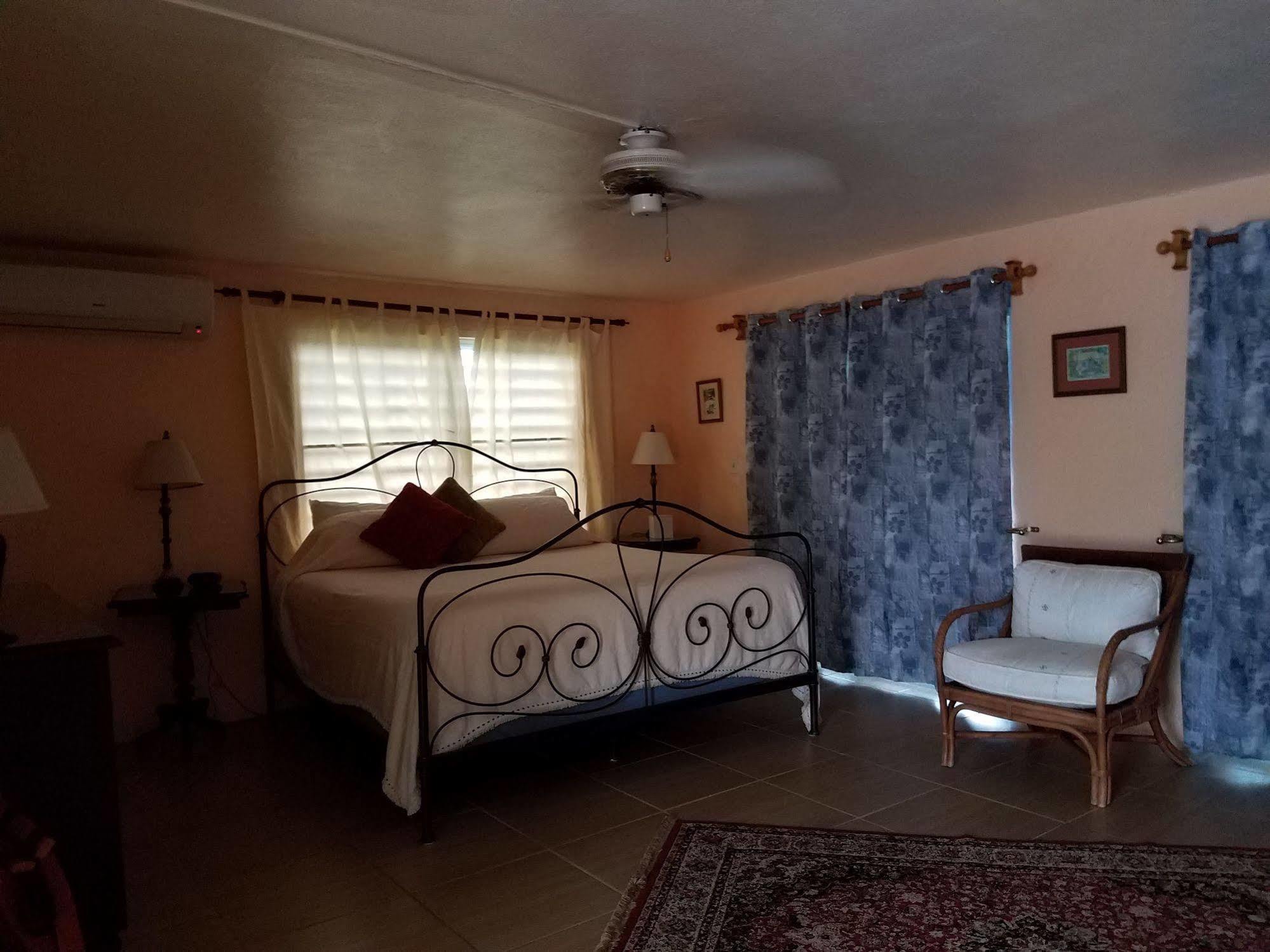 Carringtons Inn Saint Croix Екстериор снимка