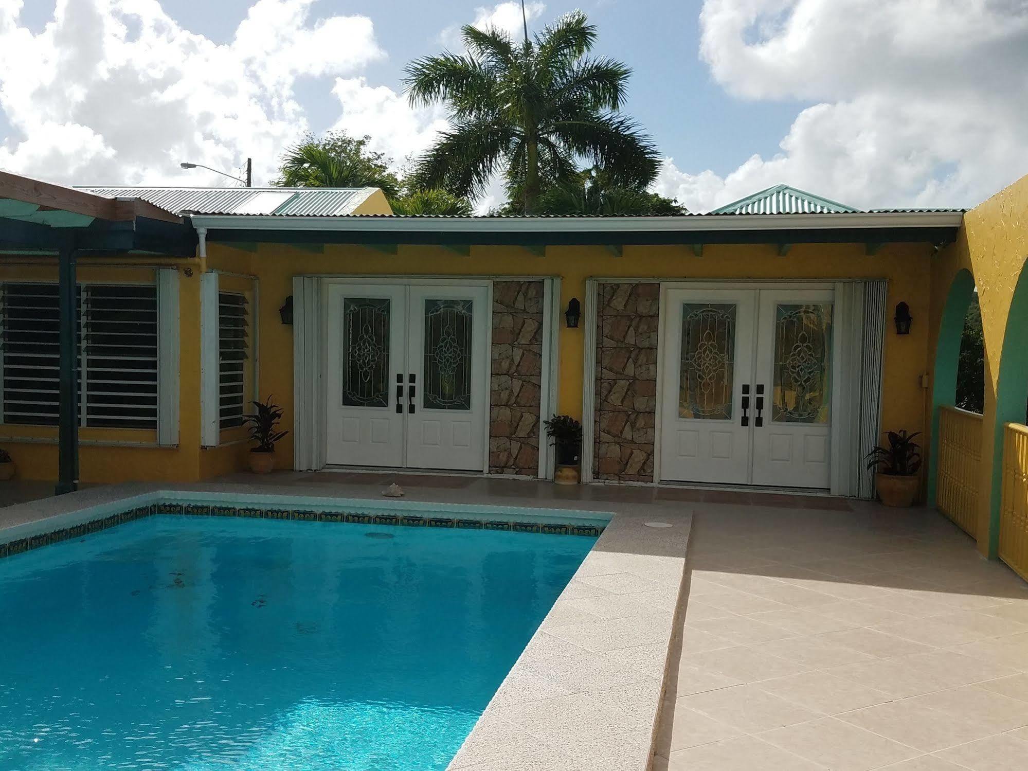 Carringtons Inn Saint Croix Екстериор снимка