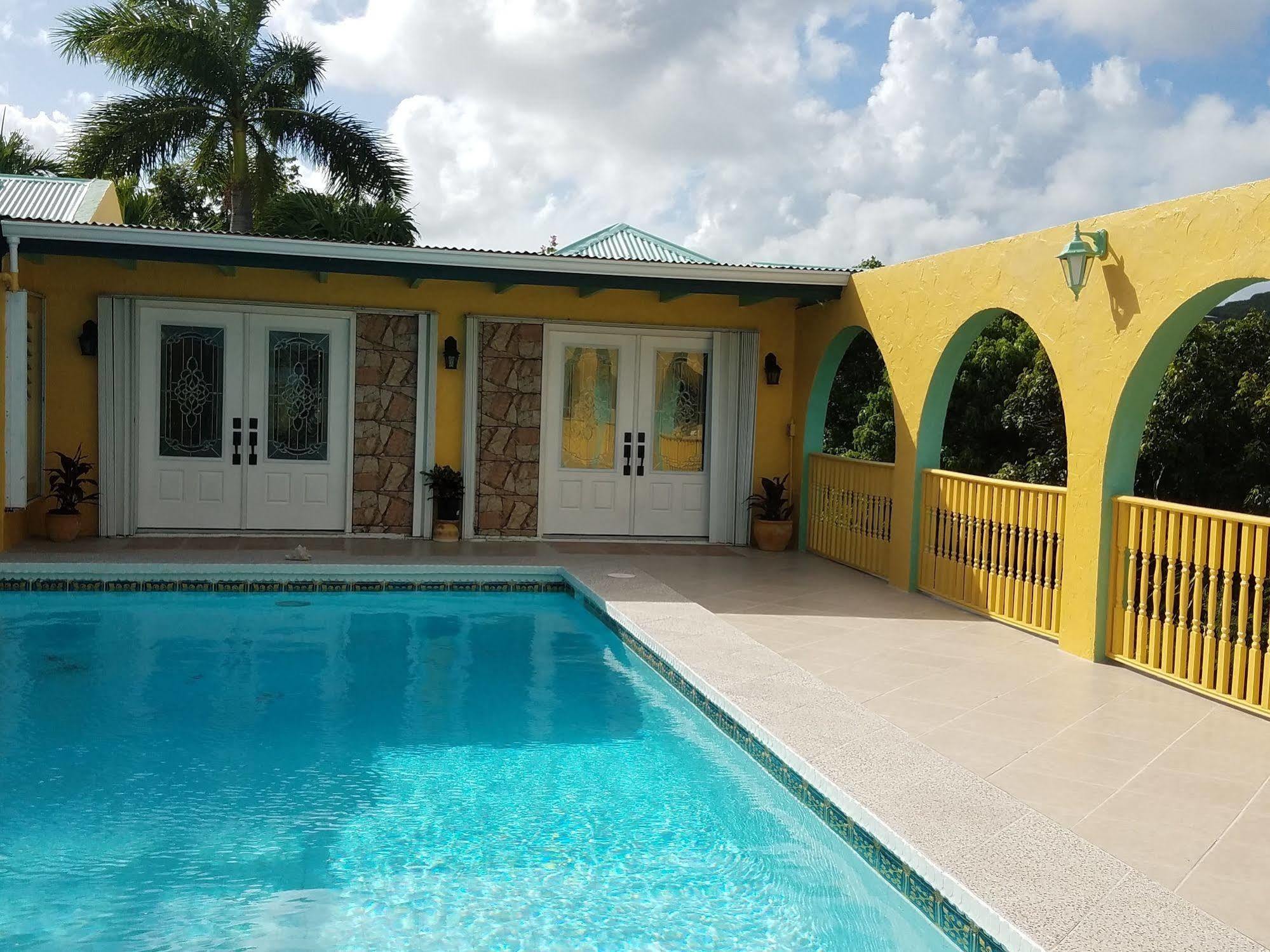 Carringtons Inn Saint Croix Екстериор снимка